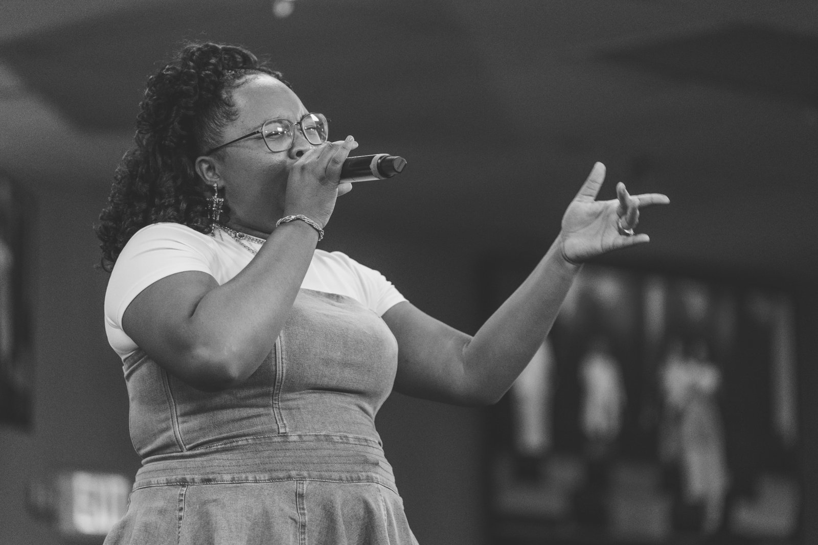 Donielle Houston - live worship (black and white) Donielle Houston leading worship, black and white live photograph